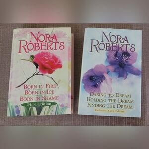 2 books with 3 books inside each one - Series Nora Roberts - LOT
